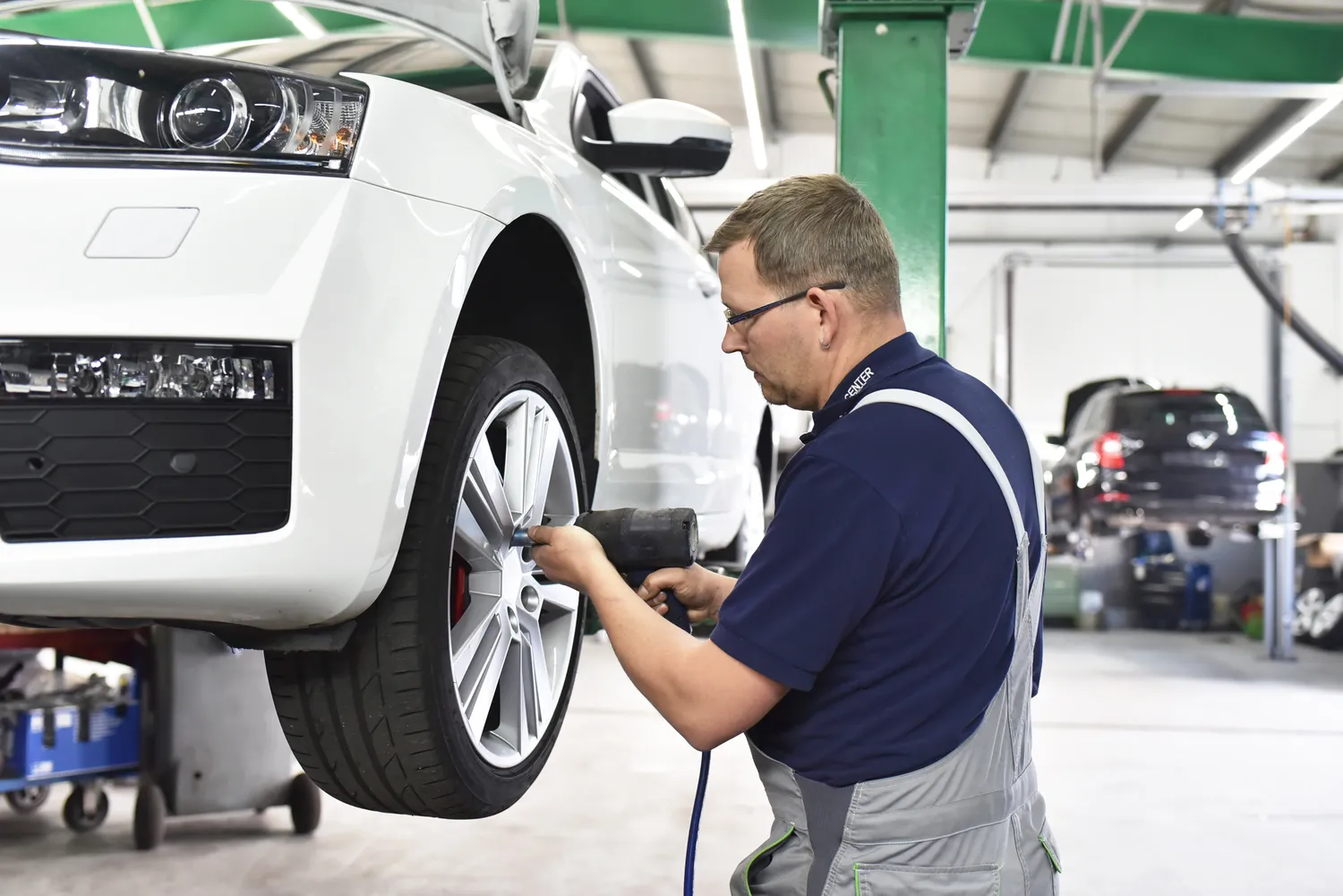 Jakie warunki spełnić, aby założyć warsztat samochodowy?