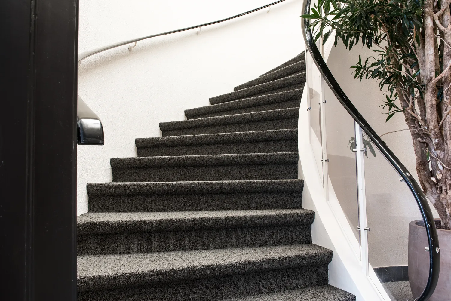 Jak pozbyć się nieprzyjemnego zapachu z wykładziny?